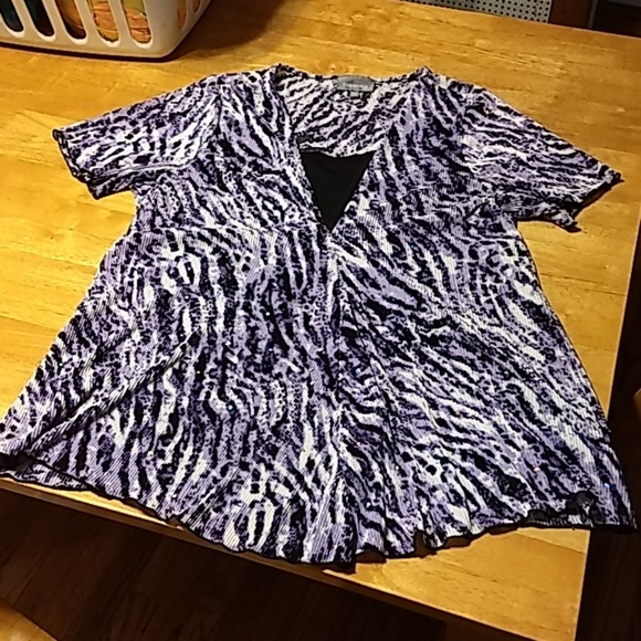 Essentials Tops - Comfy, dressy, Purple, black and white sparkly Blouse.